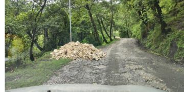 99.4 किमी सड़क की बदहाल स्थिति पर उबली जनता, बोली—PWD नहीं, BRO ही बनाएगा बेहतर मार्ग