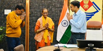 बड़ी खबर: कैंसर पीड़ित मां की कराह सुनी डीएम सविन बंसल ने, बेटों पर चलेगी जिला बदर की कार्रवाई