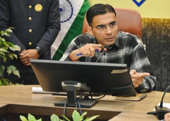 Uttarakhand News: डीएम बंसल का बकायेदारो पर डंडा। तीन नामी कंपनियों की प्रॉपर्टी सील