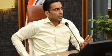 डीएम के हस्तक्षेप से दो दिन में मिली टीसी, स्कूल ने माफ की पूरी फीस