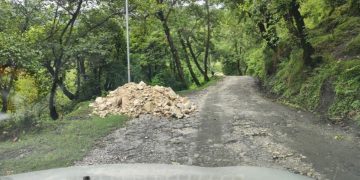 99.4 किमी सड़क की बदहाल स्थिति पर उबली जनता, बोली—PWD नहीं, BRO ही बनाएगा बेहतर मार्ग