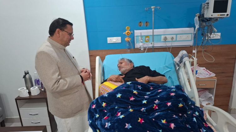 महंत इंद्रेश अस्पताल में भर्ती दिवाकर भट्ट के स्वास्थ्य पर बड़ी अपडेट—सीएम धामी रात में पहुँचे अस्पताल, जानिए क्या बोले डॉक्टर