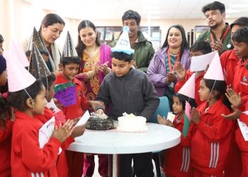 डीएम के बेटे ने भिक्षावृत्ति से मुक्त बच्चों संग मनाया जन्मदिन, केयर सेंटर में दिखी खुशियों की बहार