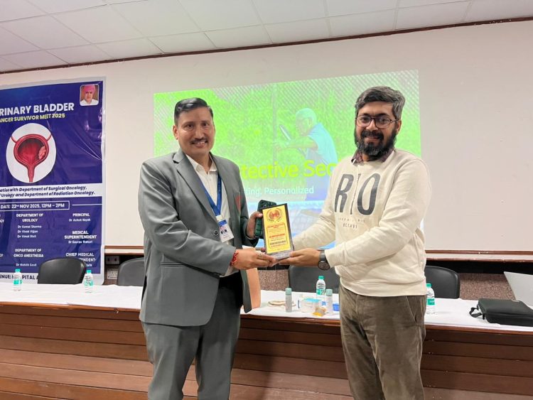 कैंसर से डरना नहीं, लड़ना है: श्री महंत इन्द्रेश अस्पताल में पेशाब की थैली (Urinary Bladder) के 60 से अधिक कैंसर योद्धाओं का सम्मान