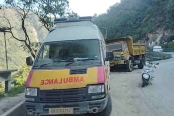 रुद्रप्रयाग में स्वास्थ्य व्यवस्था कर गई निराश, सड़क पर ही हुआ प्रसव