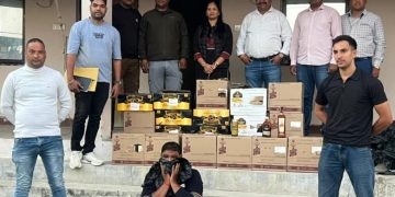 सावधान:  देहरादून में बिक रही फर्जी डिफेंस शराब, एक तस्कर गिरफ्तार
