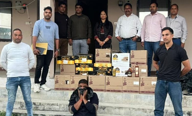 सावधान:  देहरादून में बिक रही फर्जी डिफेंस शराब, एक तस्कर गिरफ्तार