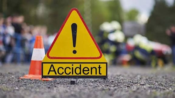 Uttarakhand Accident News : डंपर की चपेट में आए दो युवक। एक की मौके पर मौत – परिवार में मचा कोहराम