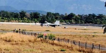 Dehradun News: दून एयरपोर्ट पर सुखोई फाइटर जेट की इमरजेंसी लैंडिंग। जानिए कारण