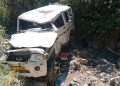 दर्दनाक हादसा: 300 मीटर गहरी खाई में गिरी बोलेरो। एक की मौत, दो गंभीर घायल