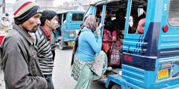 देहरादून में ट्रैफिक ड्यूटी पर तैनात महिला सिपाही पर जानलेवा हमला — ‘तुझे कल का सूरज नहीं देखने दूंगा’ कहकर विक्रम चालक ने कुचलने की कोशिश