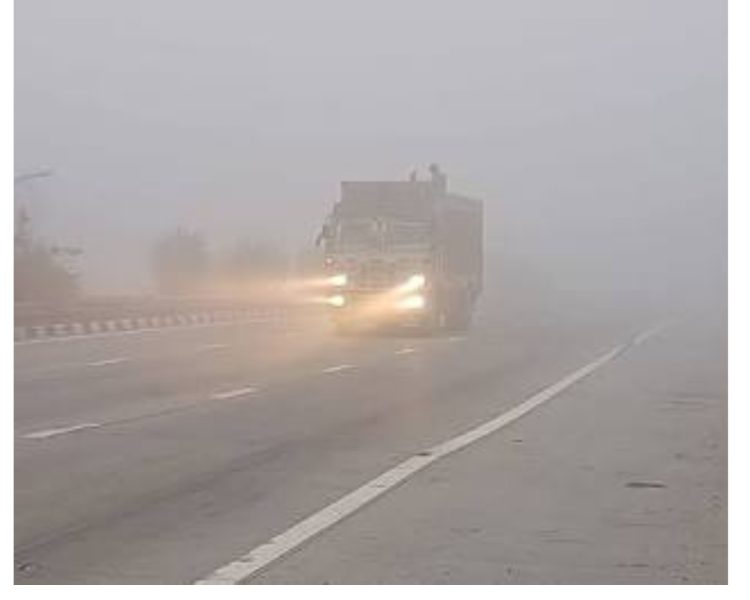 कोहरे की गिरफ्त में हरिद्वार-ऋषिकेश, ठंड ने अचानक दिखाई सख्ती; पहाड़ों में बर्फबारी के आसार