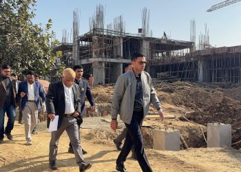 डीएम की कड़ी सख्ती: ग्रीन बिल्डिंग प्रोजेक्ट में सुस्ती बर्दाश्त नहीं, जून 2026 तक हर हाल में पूरा हो काम