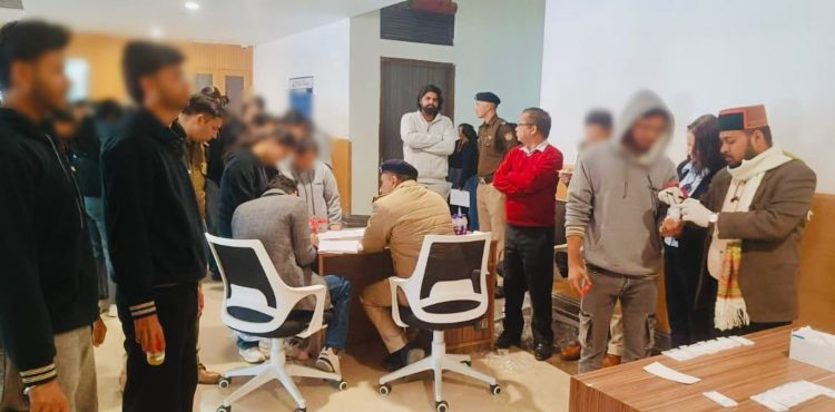 देहरादून में ड्रग्स पर कड़ा एक्शन: ग्राफिक एरा यूनिवर्सिटी में 150 छात्रों की अचानक जांच, डीएम ने संस्थानों को दी सख्त चेतावनी