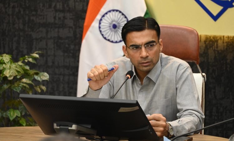 ऋषिकेश में जन सेवा केंद्र पर प्रशासन की बड़ी कार्रवाई, भारी अनियमितताएं मिलीं; केंद्र सील