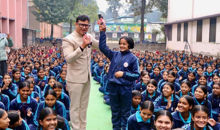 नशे के जाल को तोड़ने निकलीं बेटियाँ, जीजीआईसी बना जागरूकता का मंच