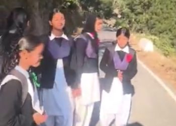 स्कूल जाते वक्त तीन भालुओं से सामना… बच्चों ने खुद बचाई जान, दहशत में पूरा कर्णप्रयाग