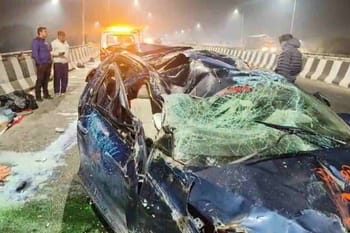 हादसा: तेज रफ्तार कार जनरेटर से भिड़ी, युवा खिलाड़ी समेत दो की दर्दनाक मौत