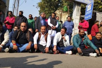 मोर्चरी में रातभर मौत से भी बदतर हाल—चूहों ने कुतर डाला शव, परिवार ने अस्पताल को घेरा