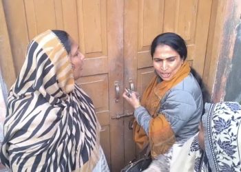 राशन नहीं, सिर्फ पर्ची! जांच खुलते ही महिला डीलर और अधिकारी में भिड़ंत