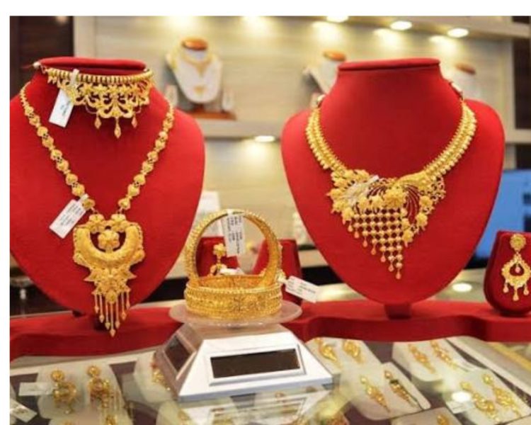 Gold Price Today: सोना-चांदी में थमी रफ्तार, 2026 में ₹1.50 लाख का संकेत