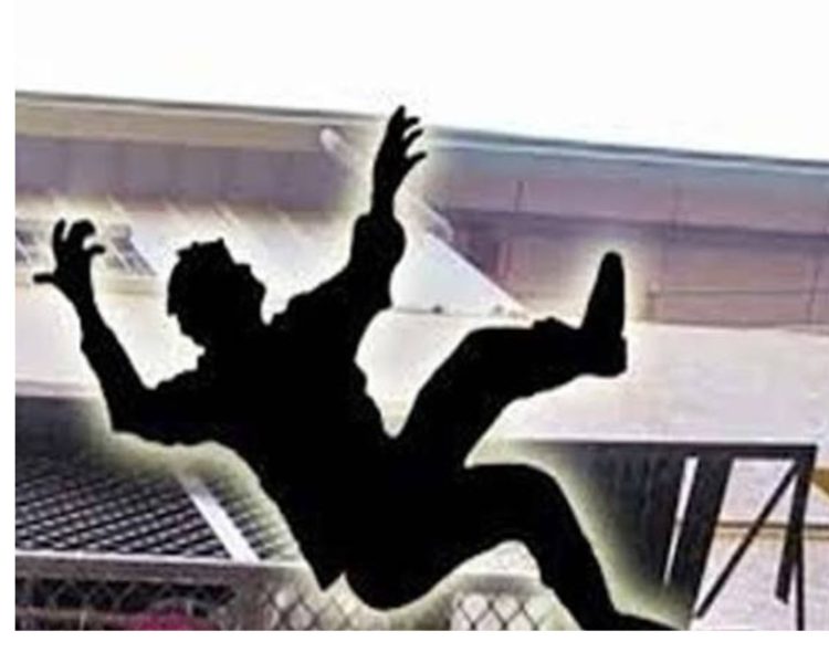 एक कॉल और जिंदगी खतरे में! अगस्त्यमुनि में 50 मीटर गहरी खाई में गिरा युवक