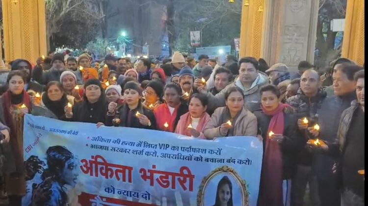 अंकिता भंडारी हत्याकांड: कांग्रेस ने CBI जांच की मांग को लेकर नैनीताल में किया कैंडल मार्च