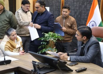 बड़ी खबर : जनता दर्शन में टूटा पीड़ितों का दर्द, डीएम के निर्देशों से मिला तुरंत न्याय