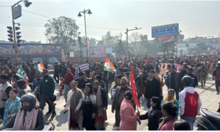 अंकिता हत्याकांड: सीबीआई जांच की मांग को लेकर देहरादून में उबाल, सीएम आवास की ओर कूच