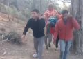 कुर्सी की डोली में मरीज ढोने को मजबूर ग्रामीण, 21वीं सदी में भी सड़कों से कटे हैं नैनीताल के गांव