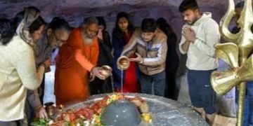 Maha Shivratri 2026: देवभूमि में उमड़ा आस्था का सैलाब, ‘हर-हर महादेव’ से गूंजे मंदिर, जलाभिषेक को लगी लंबी कतारें
