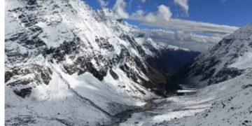 बदली बारिश, घटता हिमपात और बढ़ता खतरा: मध्य हिमालय की प्रकृति पर संकट