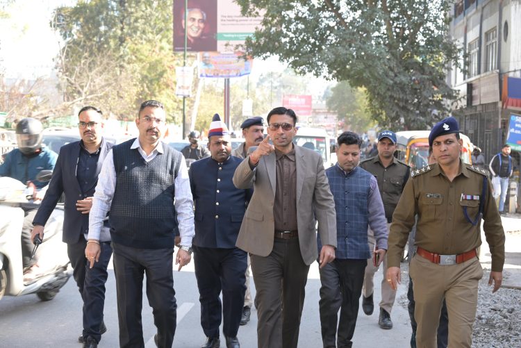 Breaking: रोड कटिंग में मनमानी पड़ी भारी, डीएम ने निरस्त की अनुमति