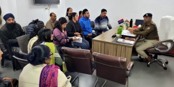 Breaking: सोना-पैसा लेकर रफूचक्कर सुनार, दर्जनभर पीड़ित पहुंचे SSP दरबार