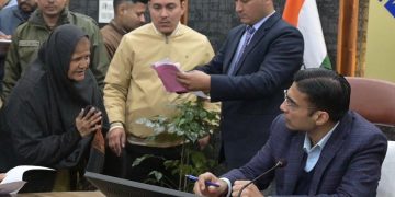 जनता दर्शन बना सहारा: बुजुर्ग महिला का पानी बिल प्रशासन ने कराया सेटल