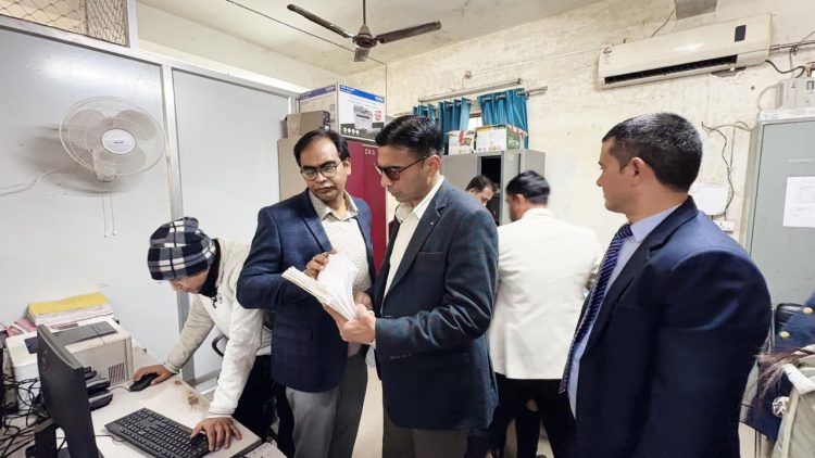 रजिस्ट्री ऑफिस में ‘स्टाम्प घोटाला’ का धमाका! डीएम की रेड पड़ते ही उप निबंधक सस्पेंड