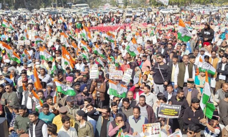 परेड ग्राउंड में गरजी कांग्रेस, राजभवन कूच से हिली सत्ता – कानून-व्यवस्था पर सीधा वार