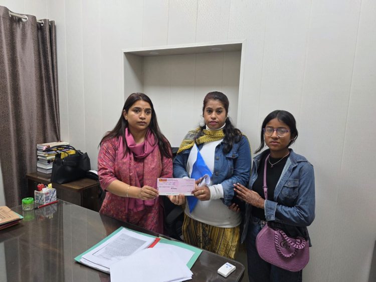 ब्रेकिंग : विधवा से वसूली पर डीएम सख्त, बैंक से ही वसूल कराए 2 लाख