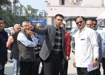 देहरादून में डीएम का एक्शन मोड: कोरोनेशन अस्पताल में छापा, लैब की 3 माह की रिपोर्ट तलब