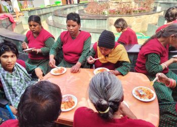 Dehradun News: नारी निकेतन की संवासनियों के चेहरों पर लौटी मुस्कान, डीएम सविन बंसल की संवेदनशील पहल