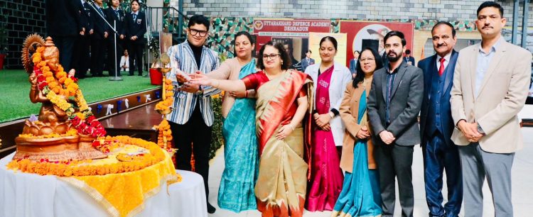 दीप की रोशनी में जली सेवा की लौ: सीआईएमएस नर्सिंग 2025 बैच ने ली करुणा और कर्तव्य की शपथ