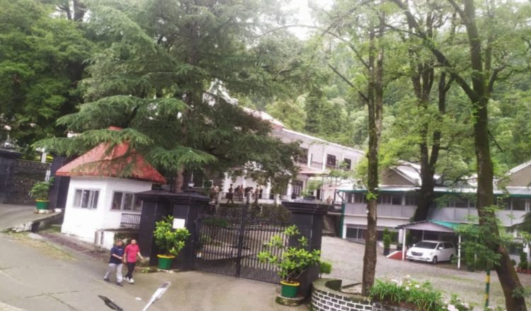 धर्म की आड़ में रिश्ता? महंत पर लिव-इन और बेटी का आरोप, हाईकोर्ट की कड़ी फटकार