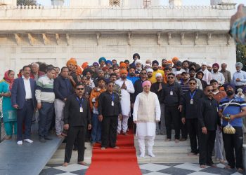 श्री दरबार साहिब में उमड़ा आस्था का सैलाब: पंजाब से 150 सदस्यीय पैदल संगत पहुंची, जयकारों से गूंजा दरबार