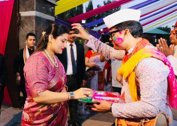 देहरादून में जोशी निवास पर बैठकी होली: गीतों, रंगों और लोकसंस्कृति से सजी फागुन की शाम