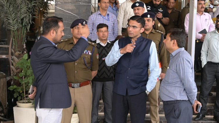 अमित शाह के दौरे से पहले देहरादून में हाई अलर्ट, डीएम सविन बंसल ने खुद संभाली व्यवस्थाओं की कमान