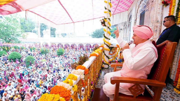 देहरादून में ऐतिहासिक श्री झंडा जी मेला: गुरु मंत्र पाकर धन्य हुई संगतें, रविवार को होगा झंडा जी का आरोहण
