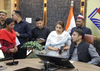 DM का बड़ा फैसला: फीस न होने पर रोकी गई छात्रा की परीक्षा, तुरंत दिलाई राहत