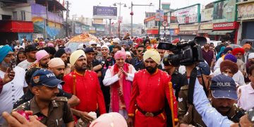 देहरादून में ऐतिहासिक नगर परिक्रमा: पुष्प वर्षा के बीच गूंजे श्री गुरु राम राय जी महाराज के जयकारे