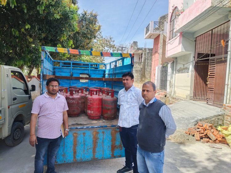 कम गैस देकर खेल रहे थे खेल! छापेमारी में खुली पोल, 2 पर केस दर्ज