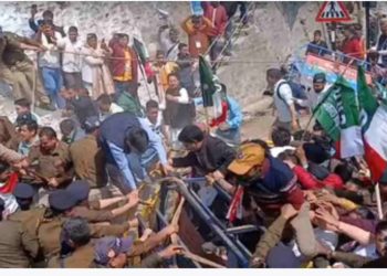 गैरसैंण में गरमाई सियासत: यूकेडी कार्यकर्ताओं का प्रदर्शन उग्र, पुलिस से झड़प